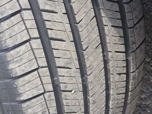 Used 2022 Ford Explorer XLT w/ Equipment Group 202A AWD/4WD image 10