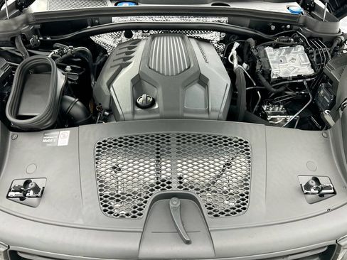 Used 2026 Porsche Macan AWD/4WD image 30