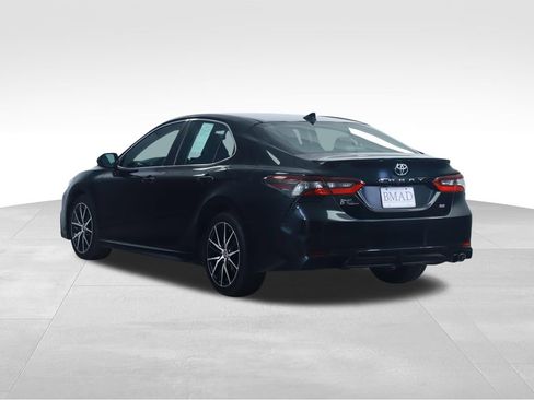 Used 2021 Toyota Camry SE FWD image 9