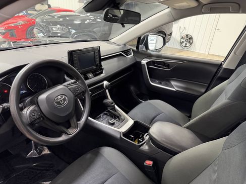 Used 2022 Toyota RAV4 LE image 8