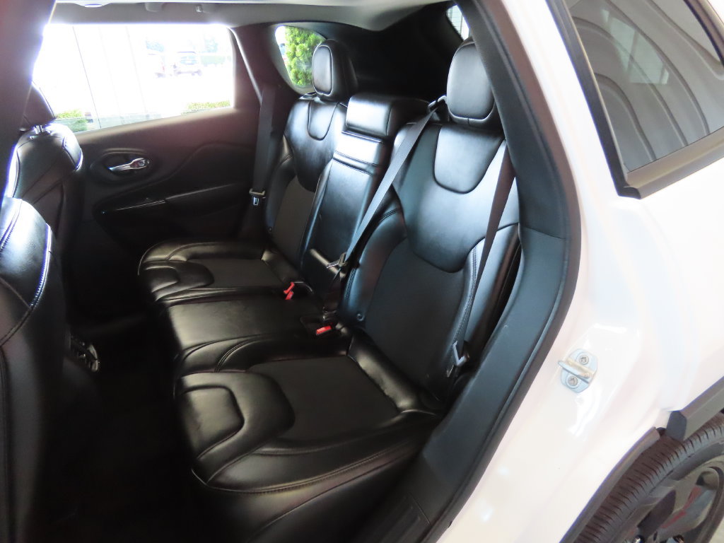 Used 2019 Jeep Cherokee Latitude Plus AWD/4WD image 27