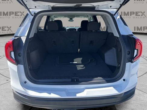 Used 2024 GMC Terrain SLE image 26