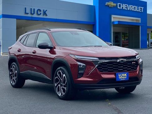 Used 2024 Chevrolet Trax RS w/ Driver Confidence Package image 1