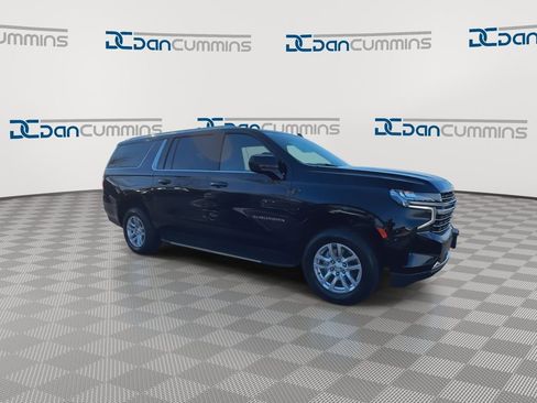 Used 2024 Chevrolet Suburban LT AWD/4WD image 2