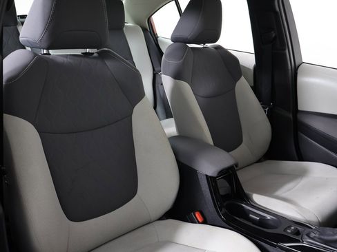 Used 2020 Toyota Corolla LE image 26