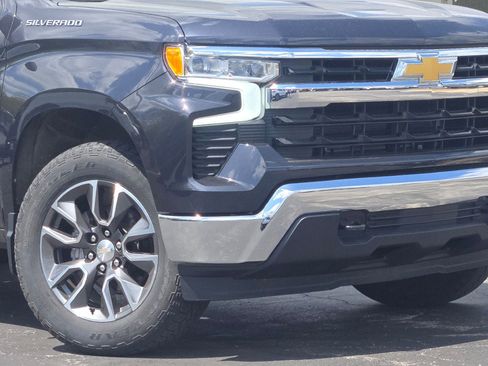 Used 2024 Chevrolet Silverado 1500 LT image 3