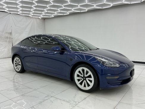 Used 2022 Tesla Model 3 Standard Range RWD image 7