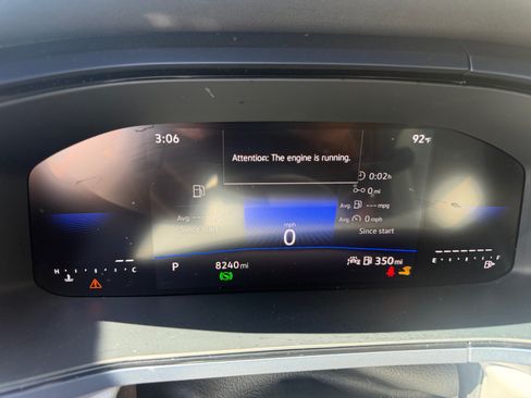 Used 2024 Volkswagen Taos SE w/ Panoramic Sunroof Package FWD image 19