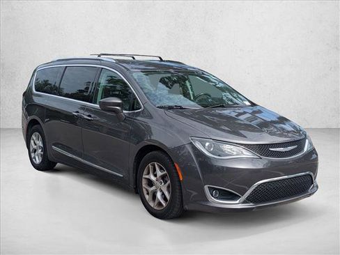 Used 2017 Chrysler Pacifica Touring-L Plus w/ Tire & Wheel Group FWD image 3