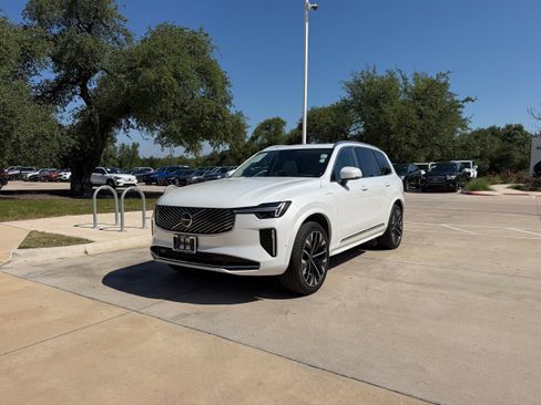 Certified 2026 Volvo XC90 T8 Ultra w/ Protection Package Premier AWD/4WD image 2