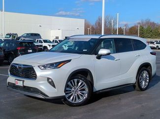 Certified 2025 Toyota Highlander Platinum video 2