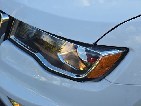 Used 2019 Jeep Grand Cherokee Laredo image 7