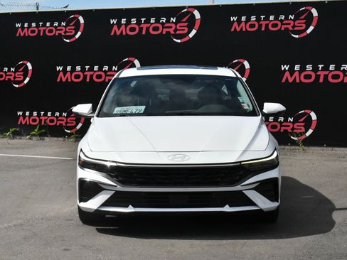 Used 2025 Hyundai Elantra Limited image 2