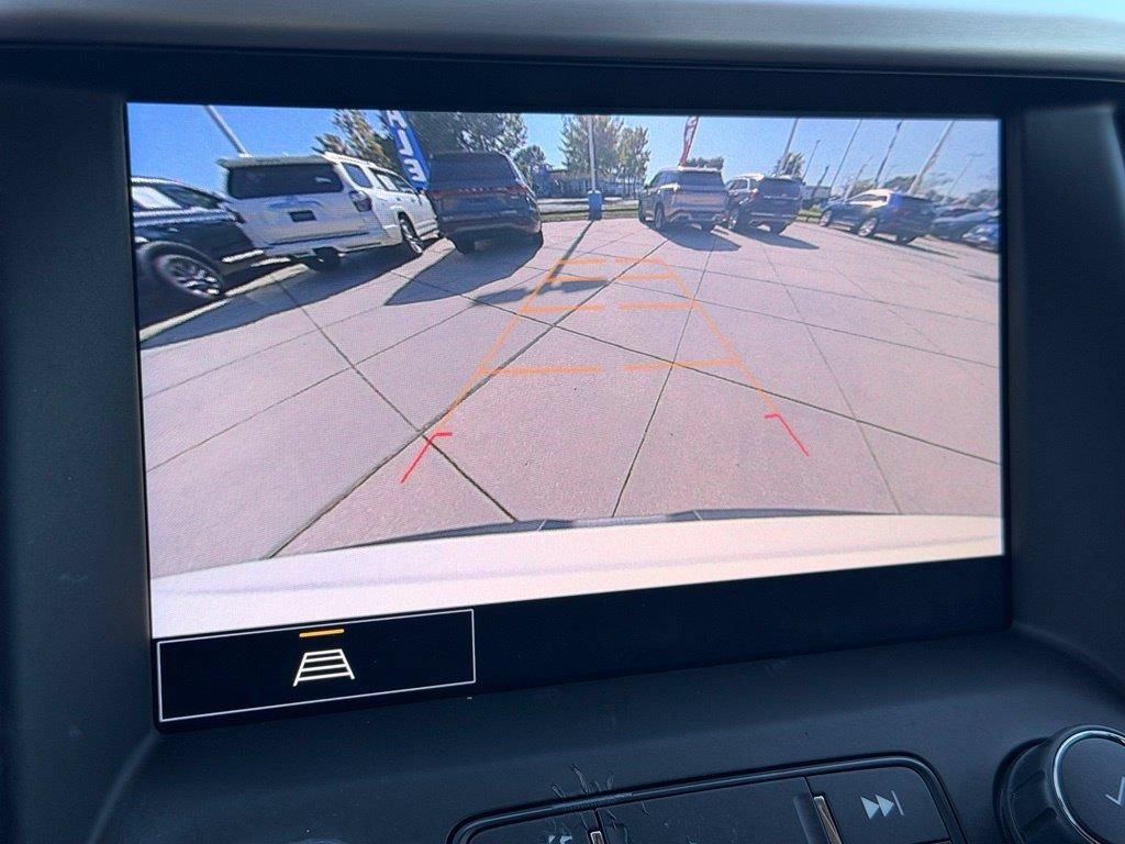 Used 2022 GMC Acadia SLE w/ Driver Convenience Package FWD image 24