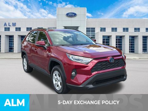 Used 2019 Toyota RAV4 XLE AWD/4WD image 3