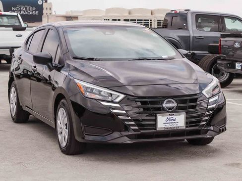 Used 2025 Nissan Versa S w/ Trunk Package FWD image 3