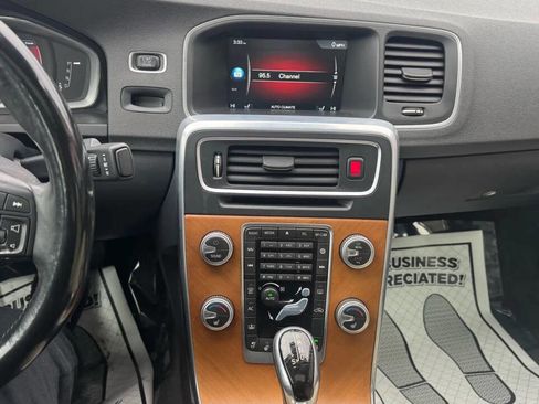 Used 2016 Volvo S60 T5 Inscription Platinum w/ Climate Package image 29