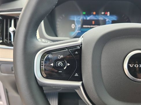 New 2026 Volvo XC90 B6 Plus w/ Protection Package Premier AWD/4WD image 17