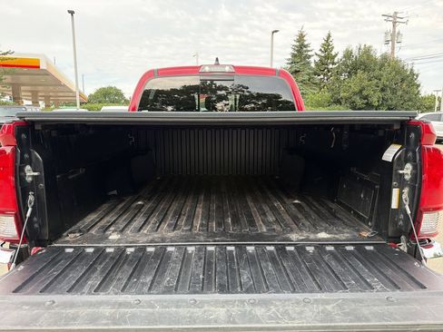 Used 2021 Toyota Tacoma SR5 AWD/4WD image 27