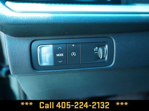 Used 2025 Chevrolet Traverse LT FWD image 27
