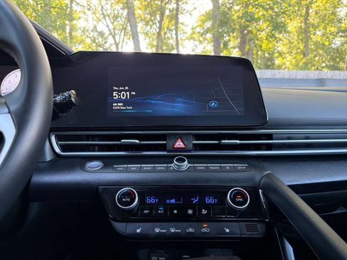 Used 2025 Hyundai Elantra SEL FWD image 17
