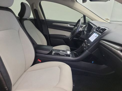 Used 2019 Ford Fusion SE w/ Equipment Group 151A FWD image 21
