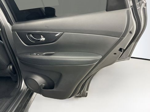 Used 2019 Nissan Rogue SV AWD/4WD image 31