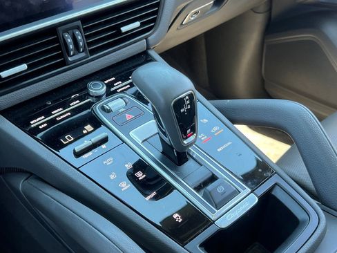 Certified 2023 Porsche Cayenne Platinum Edition AWD/4WD image 28