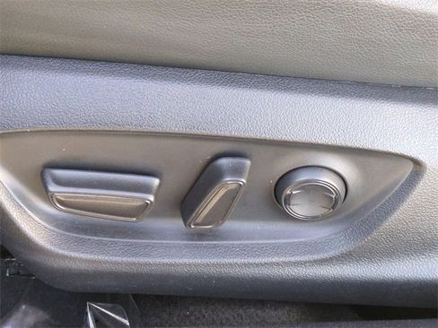 Used 2024 Toyota Camry SE image 12