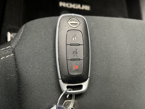 Used 2023 Nissan Rogue S image 22