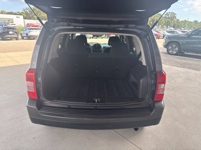 Used 2014 Jeep Patriot Latitude AWD/4WD image 30