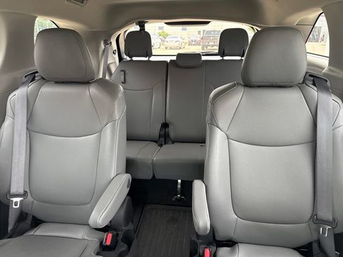 Used 2023 Toyota Sienna XLE AWD/4WD image 20