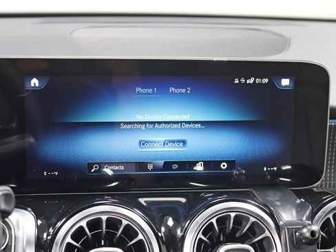 Used 2021 Mercedes-Benz GLB 250 4MATIC w/ Premium Package image 26