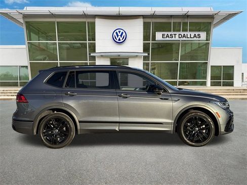 Used 2022 Volkswagen Tiguan SE R-Line image 2