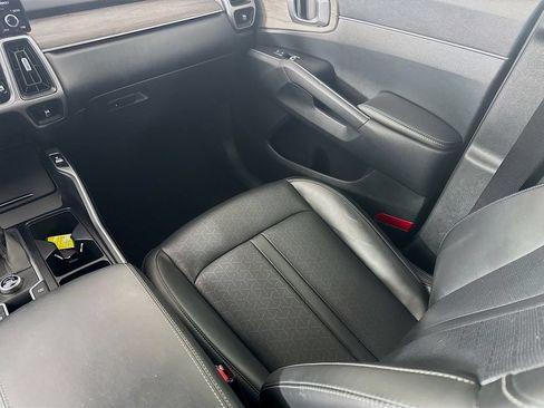 Used 2022 Kia Sorento EX w/ Panoramic Sunroof Package FWD image 25