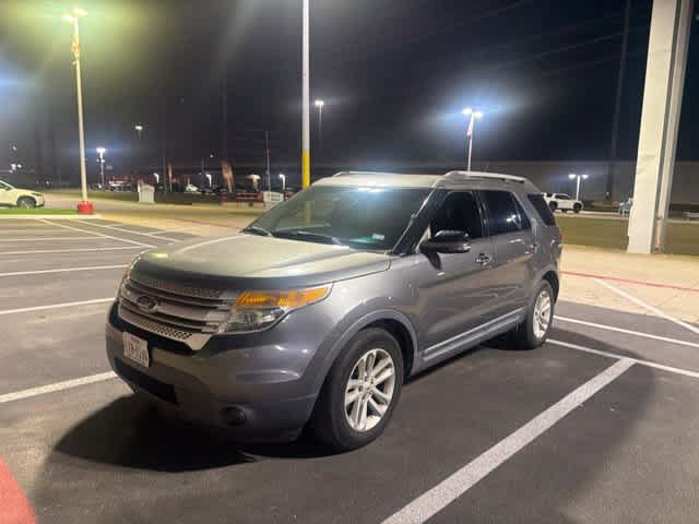 Used 2014 Ford Explorer XLT w/ Equipment Group 202A FWD image 2