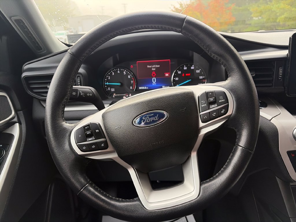 Used 2023 Ford Explorer XLT AWD/4WD image 15