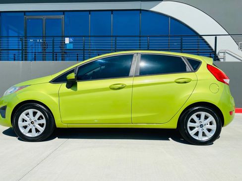 Used 2011 Ford Fiesta SE w/ 203A Rapid Spec Order Code FWD image 4