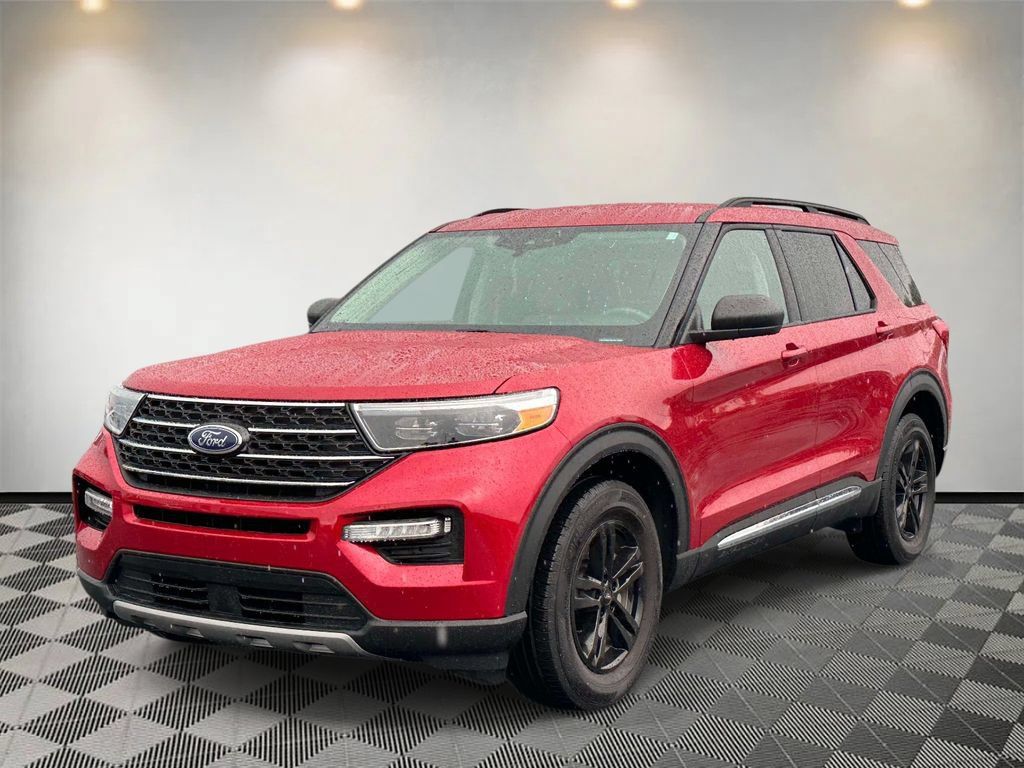 Used 2023 Ford Explorer XLT w/ Equipment Group 202A AWD/4WD image 6