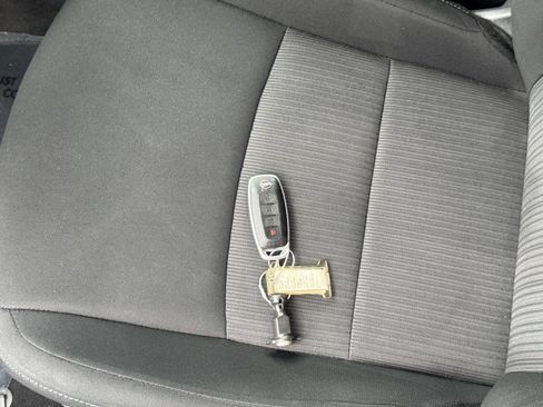 Used 2025 Nissan Sentra SV FWD image 21