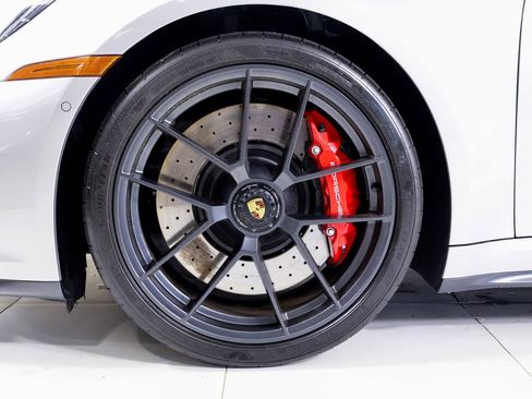 Certified 2026 Porsche 911 Targa 4 GTS w/ Premium Package AWD/4WD image 32