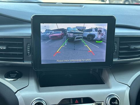 Certified 2024 Ford Explorer XLT w/ Equipment Group 202A AWD/4WD image 32