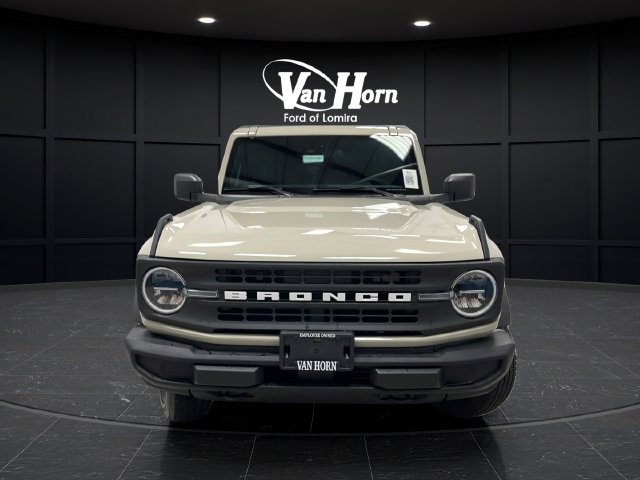 Used 2025 Ford Bronco 4-Door AWD/4WD image 2