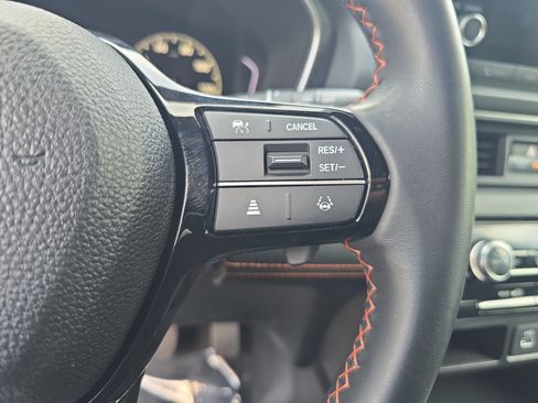 Used 2025 Honda Pilot Sport image 19