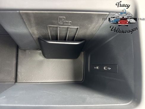 New 2025 Volkswagen Tiguan SE R-Line image 15