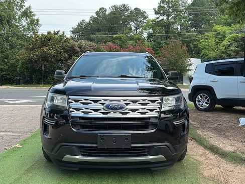 Used 2018 Ford Explorer XLT AWD/4WD image 2