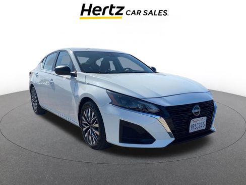 Used 2025 Nissan Altima 2.5 SV image 1