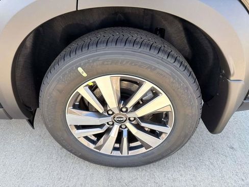 New 2026 Nissan Pathfinder SL image 6