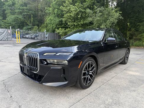 Used 2023 BMW 760i xDrive AWD/4WD image 47