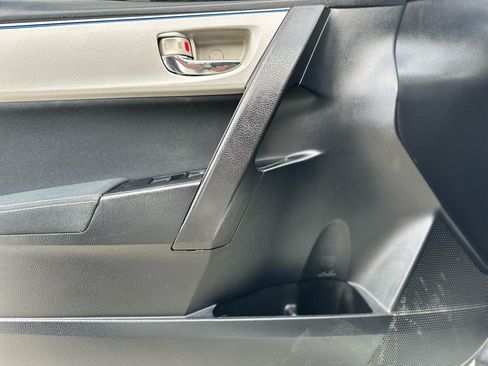Used 2015 Toyota Corolla LE FWD image 13